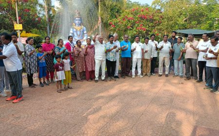 యుద్ధం ఆపాలి ప్రపంచశాంతి వర్ధిల్లాలి ప్రకాశం మున్సిపల్ పార్క్ వాకర్స్ అసోసియేషన్ క్యాండిల్ ప్రదర్శన ప్రదర్శన