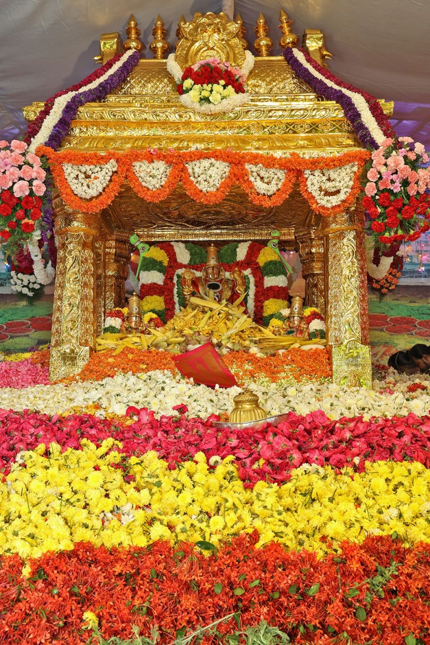 సప్త వర్ణ శోభితం శ్రీవారి పుష్పయాగం