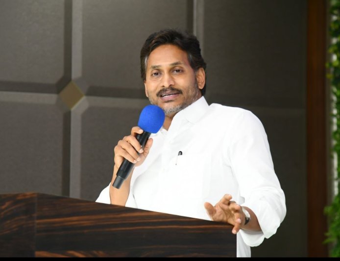 వైయస్ జగన్ పైత్యానికి నిదర్శనం మావిగన్.. అమరావతికి చట్టబద్ధతతో జగన్ కు పిచ్చెక్కిందా.?